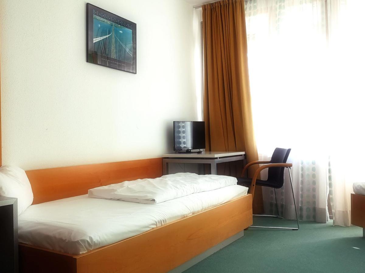Sportschule Oberhaching Hotel Kültér fotó