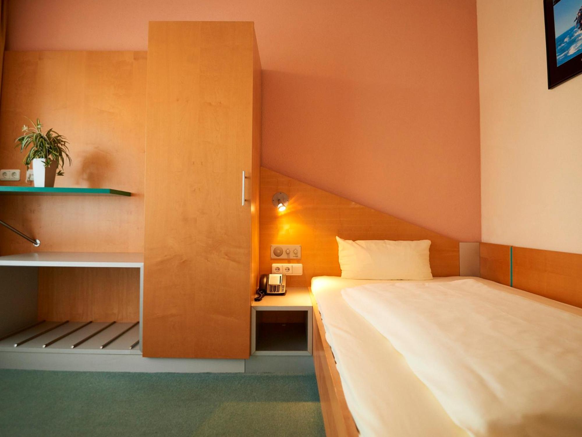 Sportschule Oberhaching Hotel Kültér fotó