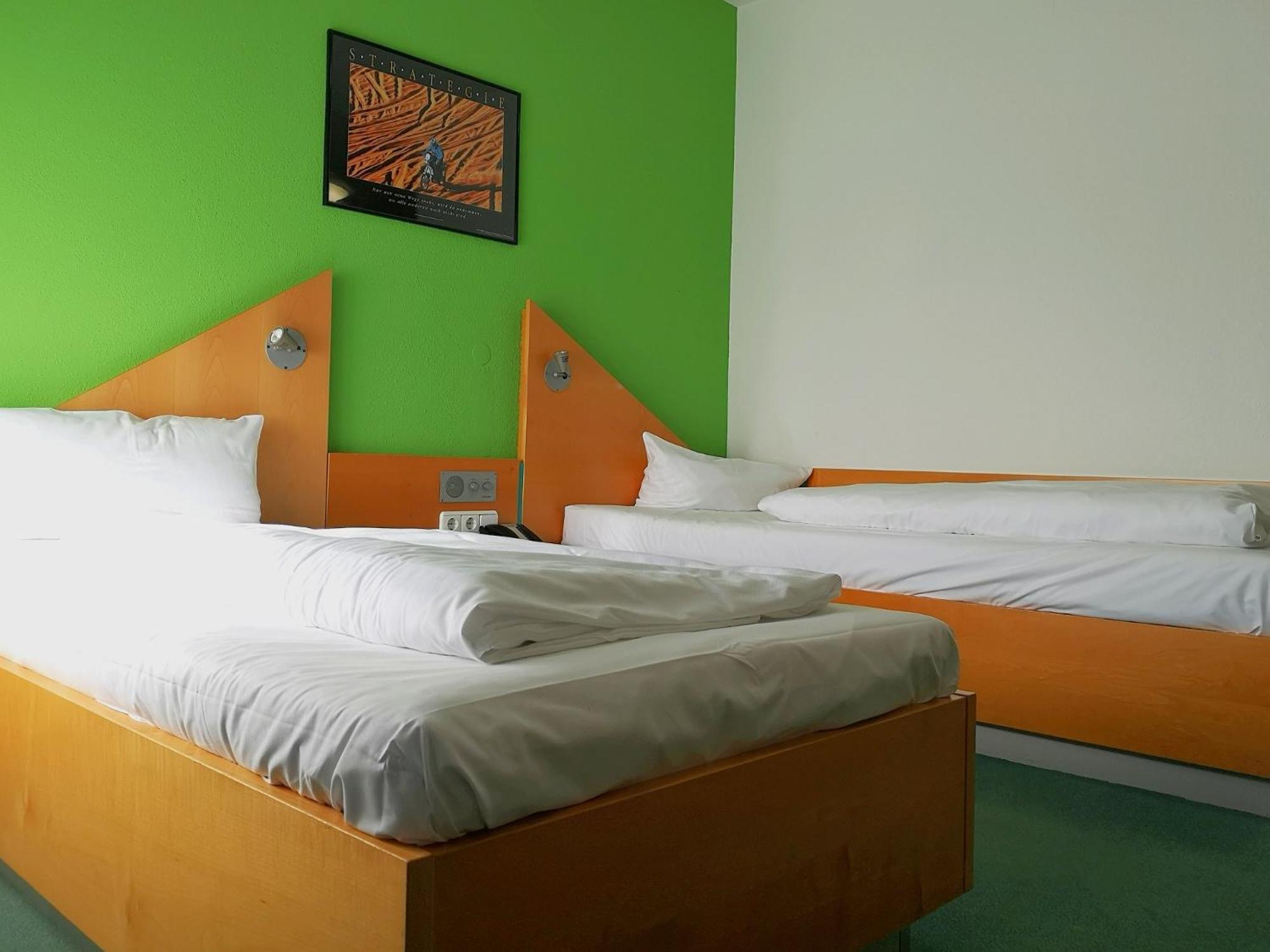 Sportschule Oberhaching Hotel Kültér fotó