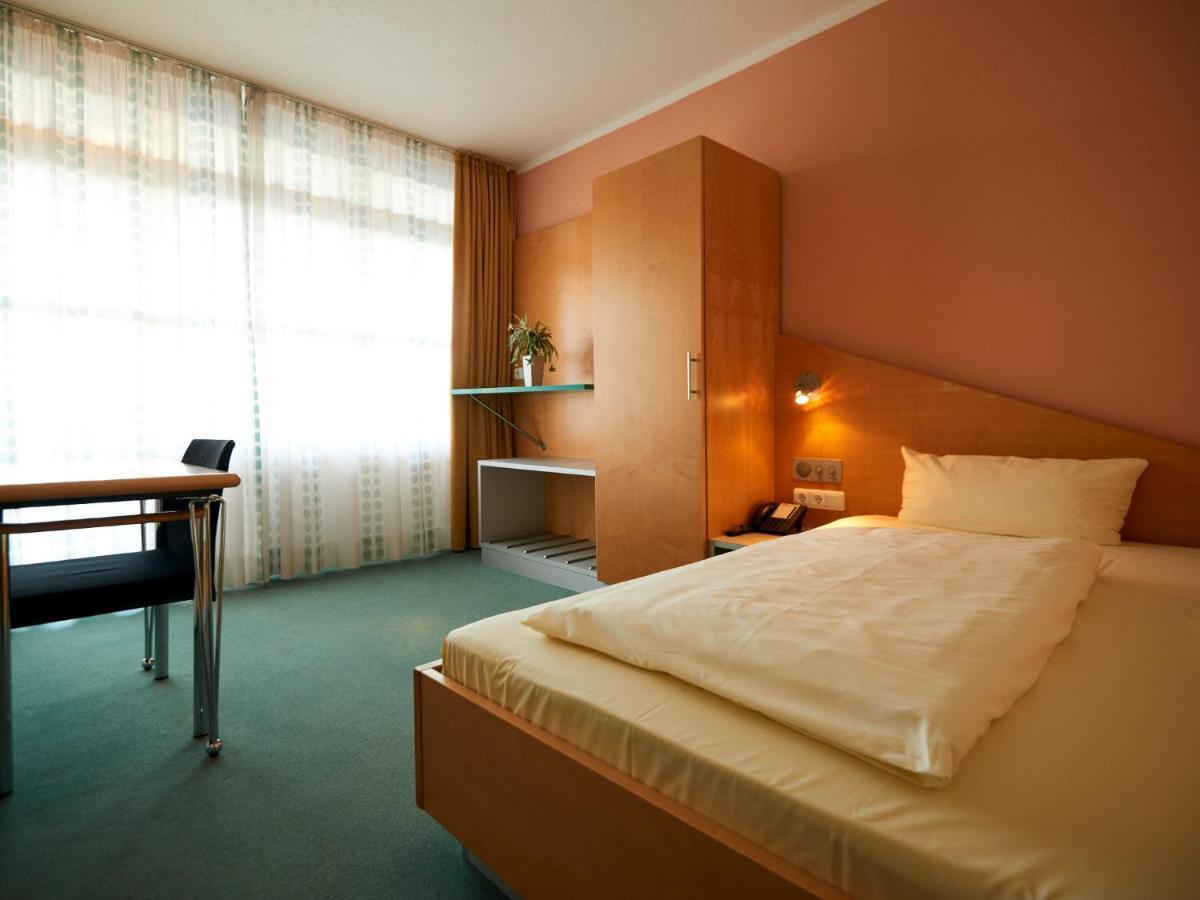 Sportschule Oberhaching Hotel Kültér fotó